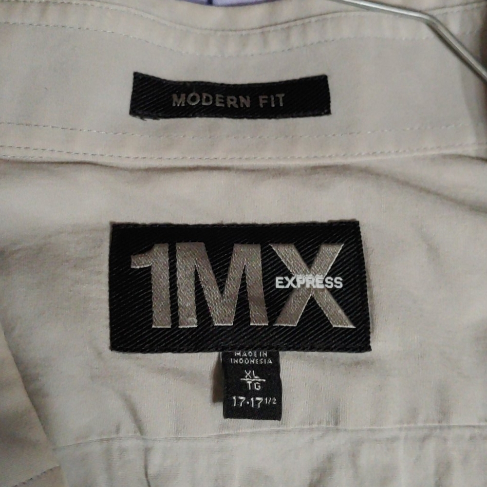 Young men's casual button-down shirt